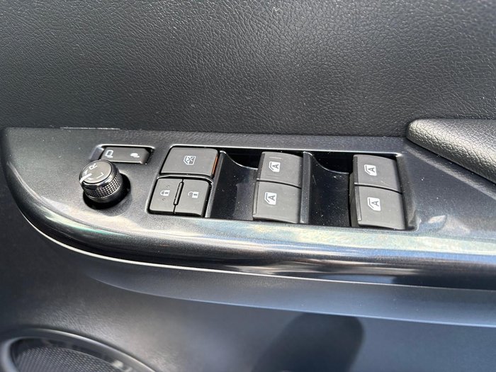 2023 Toyota Hilux SR5