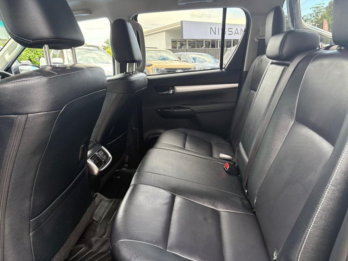 2023 Toyota Hilux SR5