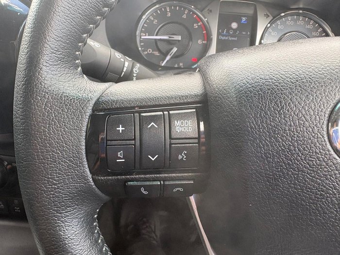 2023 Toyota Hilux SR5