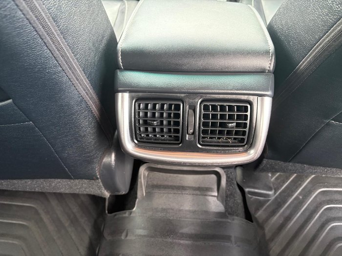 2023 Toyota Hilux SR5