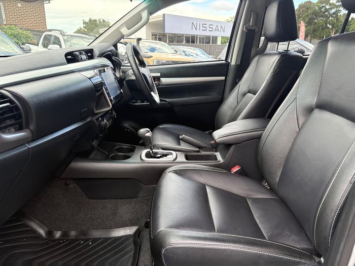 2023 Toyota Hilux SR5