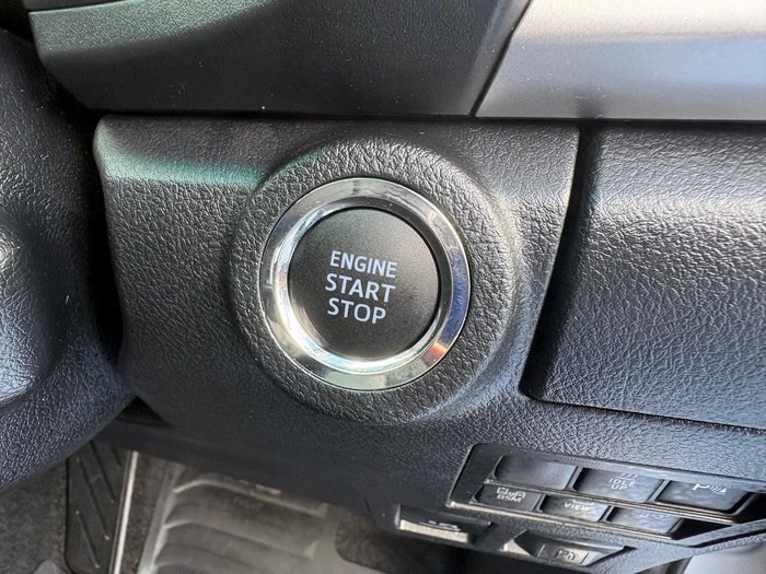 2023 Toyota Hilux SR5