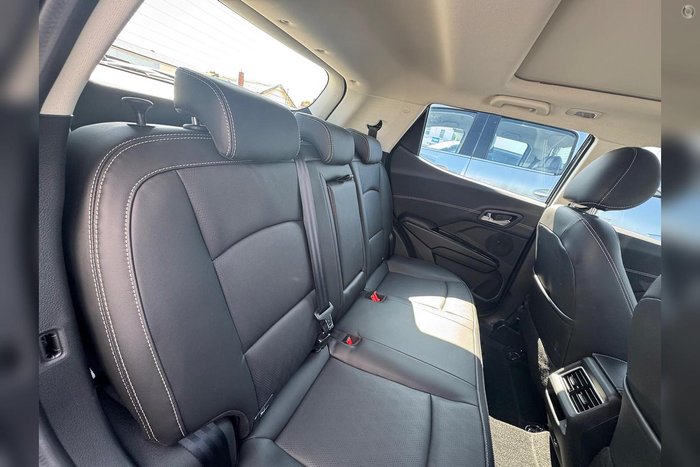 2025 Mahindra XUV3XO AX7L