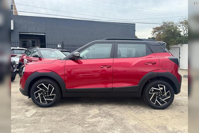 2025 Mahindra XUV3XO AX7L