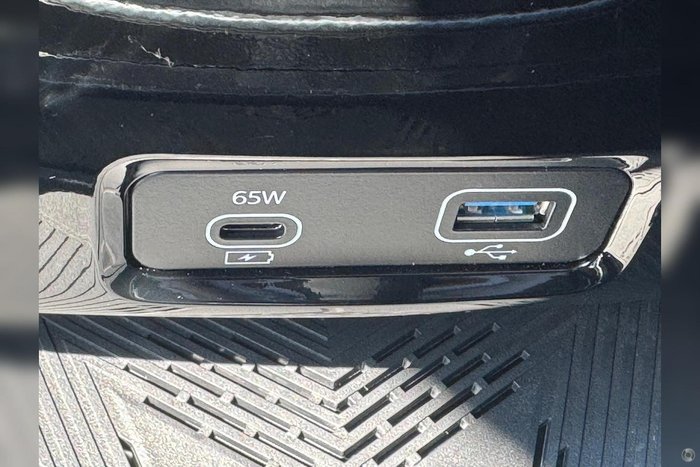 2025 Mahindra XUV3XO AX7L