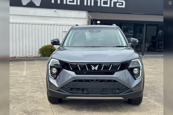 2025 Mahindra XUV3XO AX7L