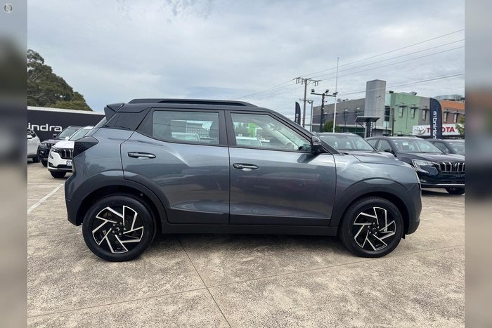 2025 Mahindra XUV3XO AX7L