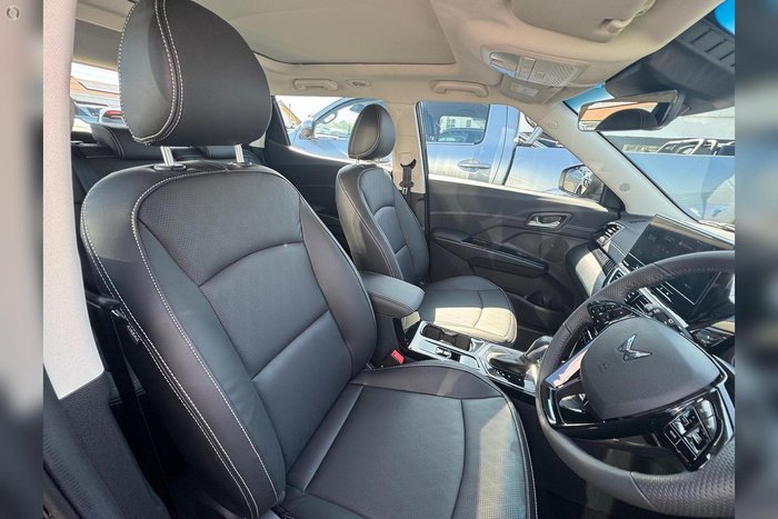 2025 Mahindra XUV3XO AX7L