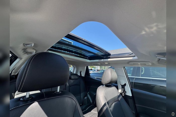 2025 Mahindra XUV3XO AX7L