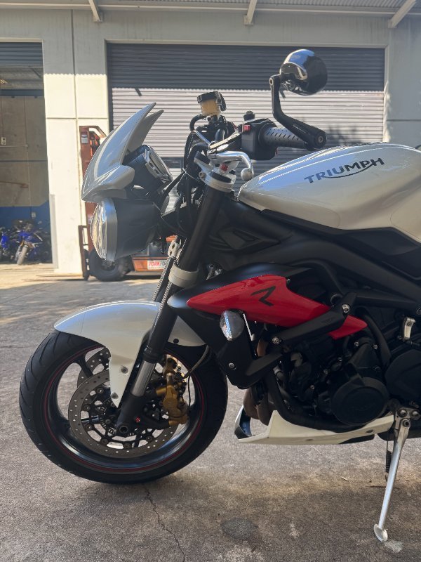 2017 Triumph STREET TRIPLE White
