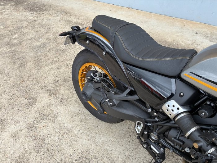 2025 BMW Motorrad R 12 Silver