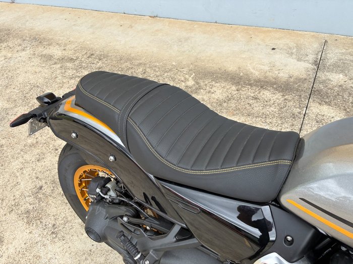 2025 BMW Motorrad R 12 Silver