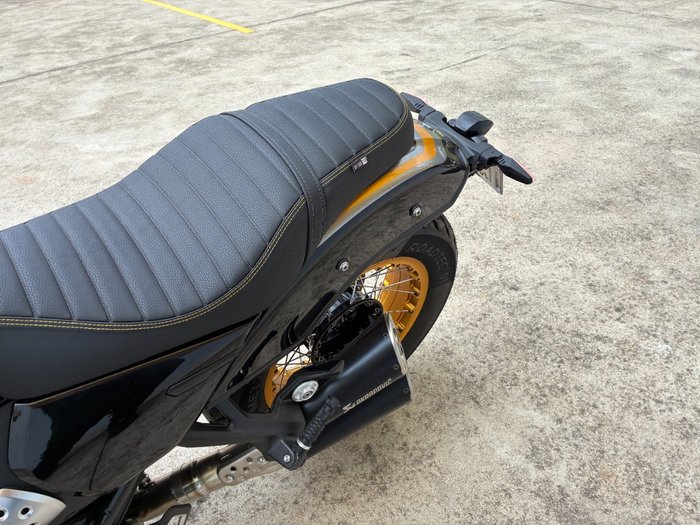 2025 BMW Motorrad R 12 Silver