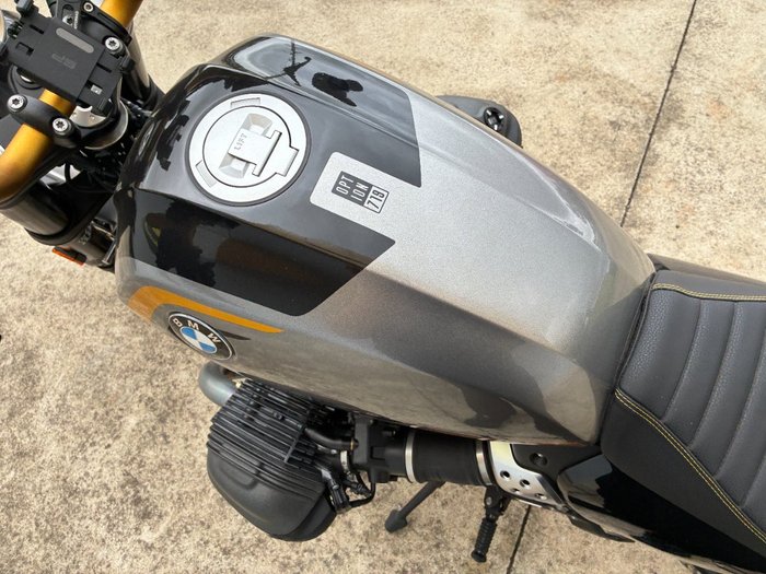 2025 BMW Motorrad R 12 Silver