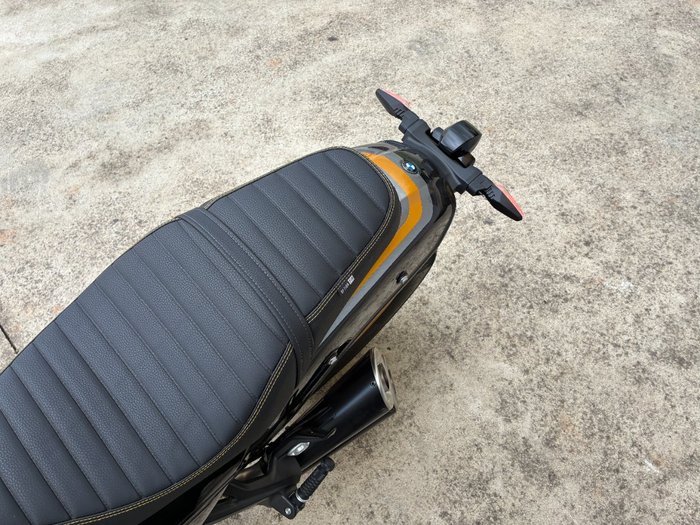 2025 BMW Motorrad R 12 Silver