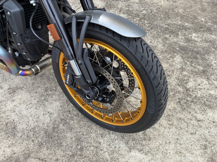 2025 BMW Motorrad R 12 Silver