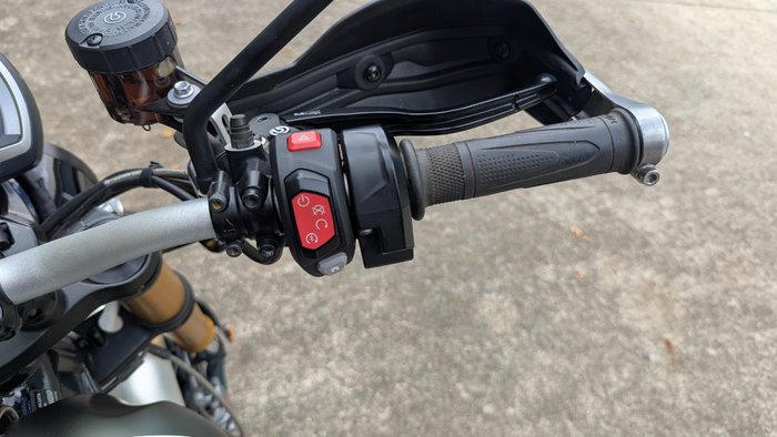 2022 Triumph SCRAMBLER 1200 XE Green