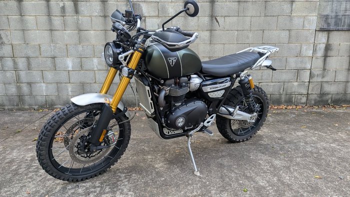 2022 Triumph SCRAMBLER 1200 XE Green