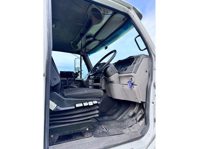 2008 Sterling Lt9500