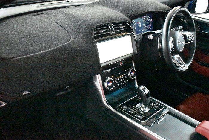 2022 Jaguar XE P300 R-Dynamic HSE