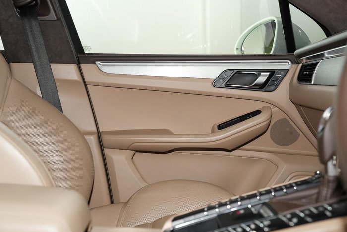 2017 Porsche Macan Turbo 95B MY17 AWD Carrara White