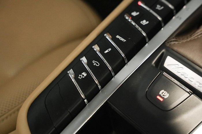 2017 Porsche Macan Turbo 95B MY17 AWD Carrara White