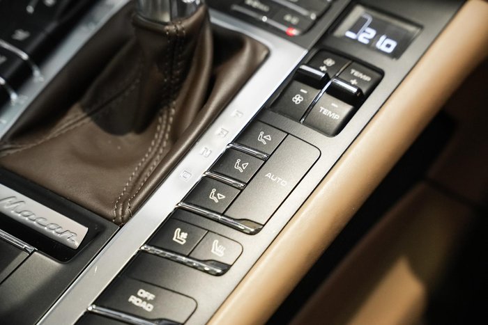 2017 Porsche Macan Turbo 95B MY17 AWD Carrara White