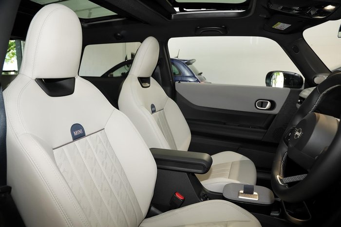 2025 MINI Cooper S Favoured