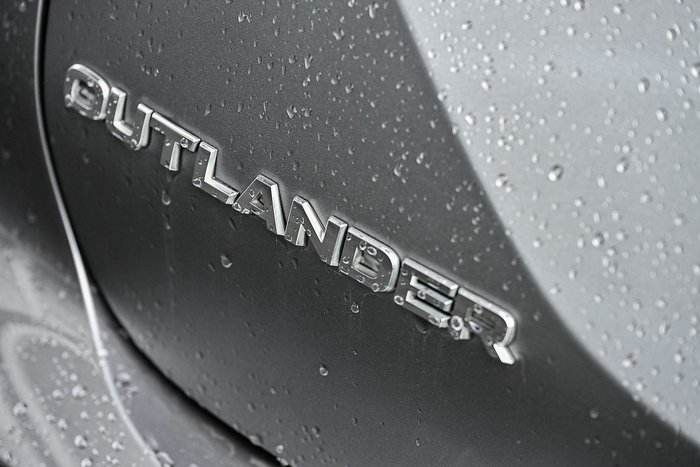 2023 Mitsubishi Outlander ES