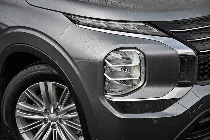 2023 Mitsubishi Outlander ES