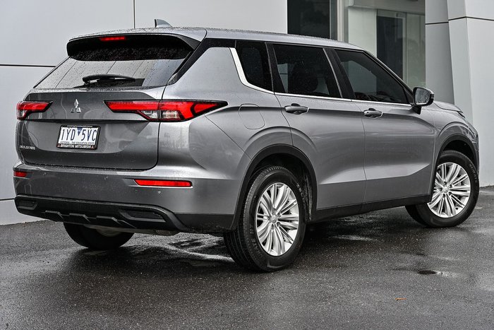 2023 Mitsubishi Outlander ES