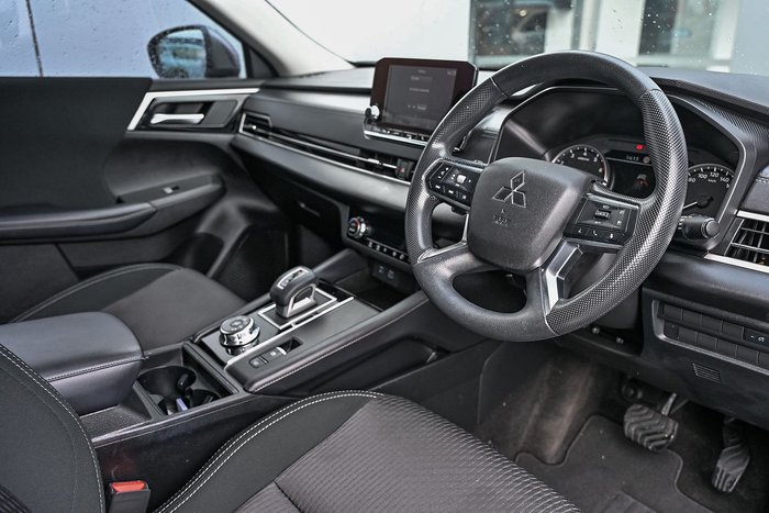 2023 Mitsubishi Outlander ES