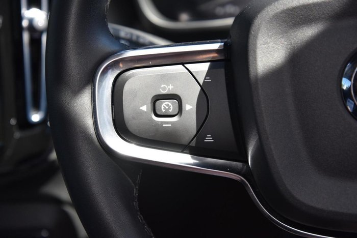 2022 Volvo XC40
