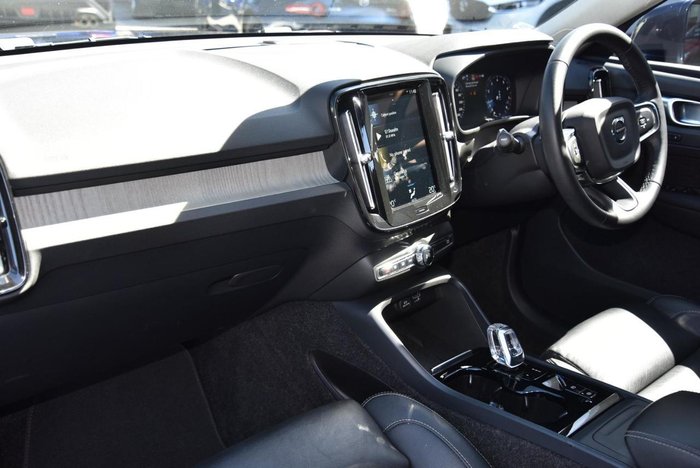 2022 Volvo XC40