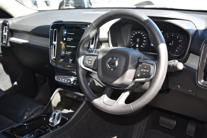 2022 Volvo XC40