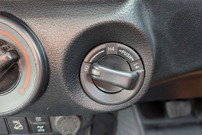 2020 Toyota Hilux SR