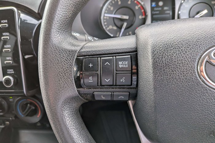 2020 Toyota Hilux SR