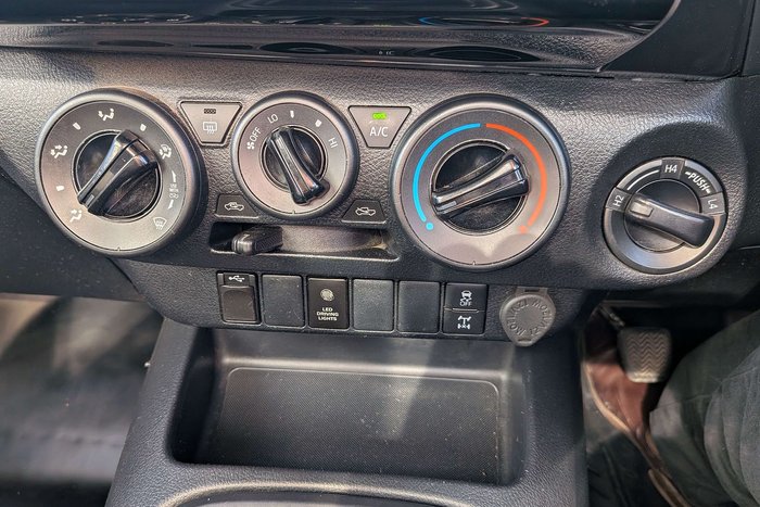 2020 Toyota Hilux SR