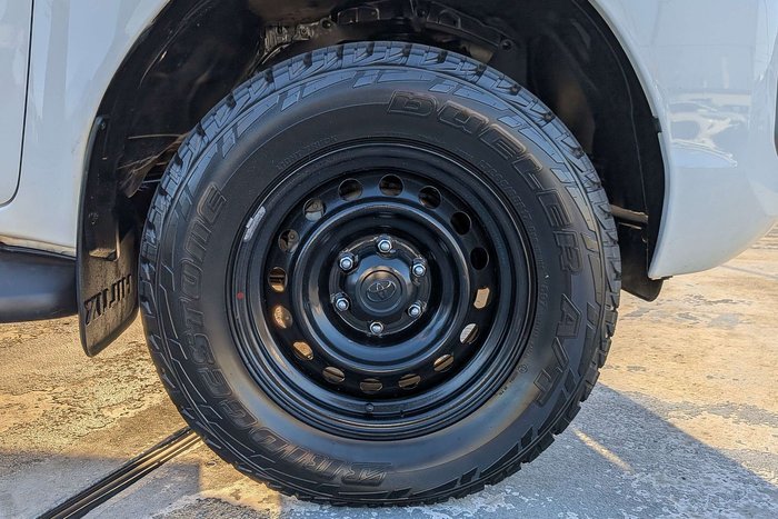 2022 Toyota Hilux SR