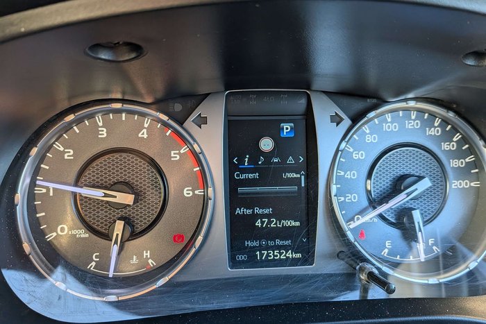 2022 Toyota Hilux SR