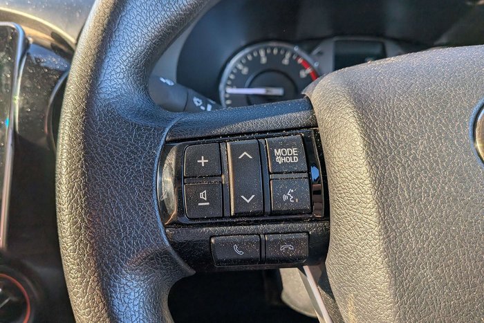 2022 Toyota Hilux SR