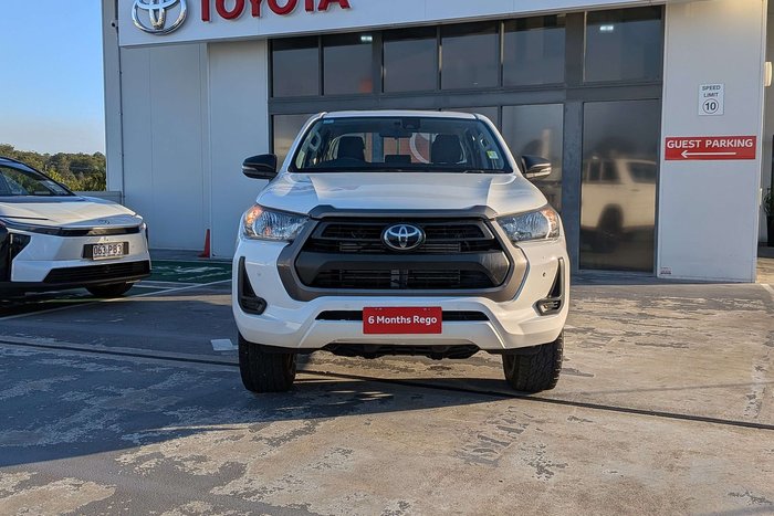 2022 Toyota Hilux SR