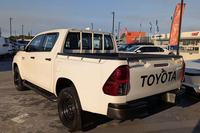 2022 Toyota Hilux SR