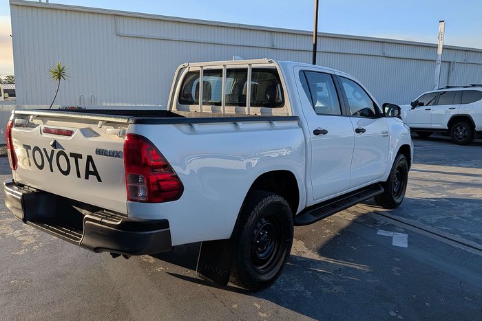 2022 Toyota Hilux SR
