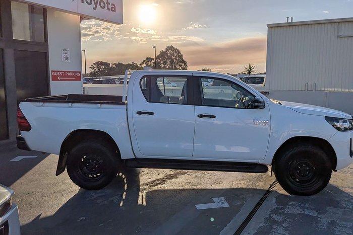 2022 Toyota Hilux SR