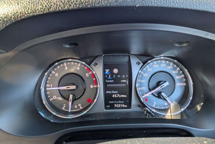 2020 Toyota Hilux SR