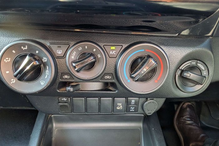 2020 Toyota Hilux SR