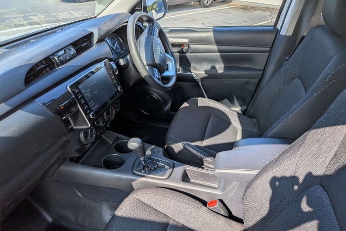 2022 Toyota Hilux SR