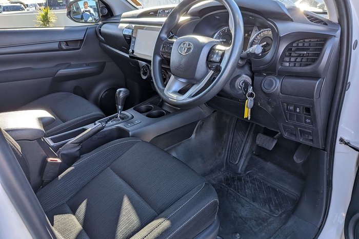 2022 Toyota Hilux SR