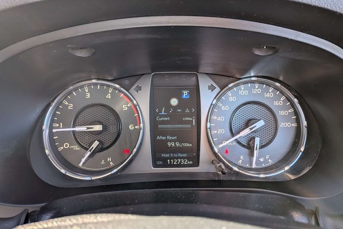 2022 Toyota Hilux SR